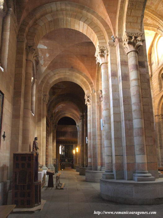 NAVE NORTE DESDE LOS PIES DEL TEMPLO